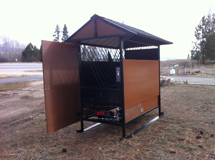 picture showing the end view of the larger covered square hay bale feeder.